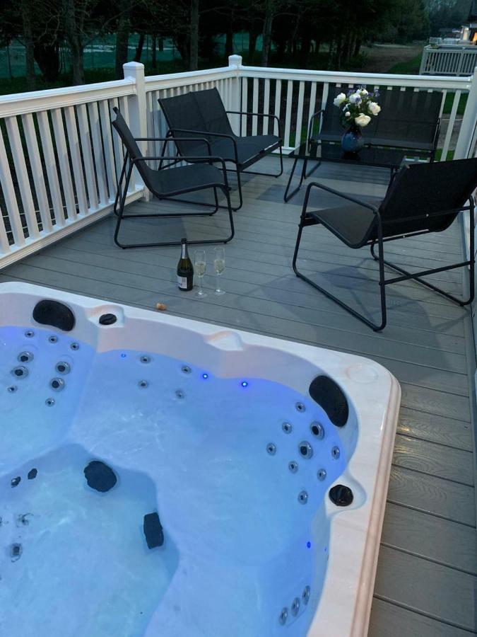 Graceland Lodge With Hot Tub Barmby on the Moor Eksteriør billede